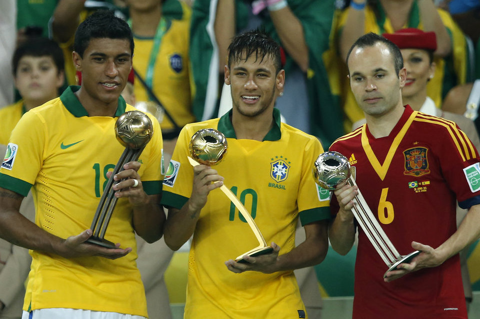 neymar-iniesta-paulinho-2013.jpg